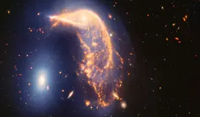 Telescopio James Webb de la NASA capta cómo la galaxia Pingüino persigue un huevo cósmico: se espera una fusión