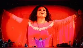 Eva Ayllón: Tiene grafiti en el Muro de Berlín