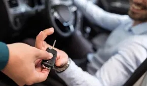 ¿Cuánto debo ganar cómo mínimo para comprar un vehículo en un plazo no mayor a 2 años?