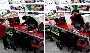 Joven llora de emoción al comprarse un PS5 y vendedor le da un tierno abrazo para consolarlo