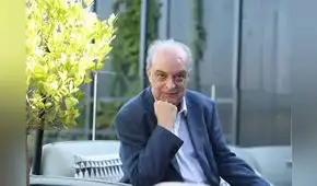 Enrique Vila-Matas: "Yo quería ser escritor en París para tener una chimenea propia" Enrique Vila-Matas: "Yo quería ser escritor en París para tener una chimenea propia"