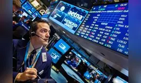 Wall Street repunta y se recupera de la caída mundial de mercados