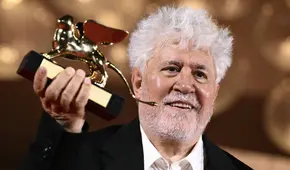Pedro Almodóvar hace historia y gana el León de Oro en el Festival de Venecia por ‘La habitación de al lado’