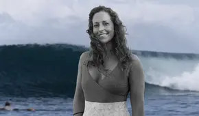 Giulia Manfrini, la surfista que falleció tras ser atravesada por un pez aguja mientras surfeaba en el mar de Indonesia