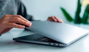 ¿Por qué no debes cerrar la tapa de tu laptop antes de que se apague por completo?