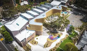 El pequeño colegio en Australia que se coronó como el mejor edificio del mundo en 2024: venció a rascacielos y museos