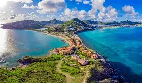 La paradisiaca isla cerca de América Latina que pertenece a 2 países y se hablan 3 idiomas