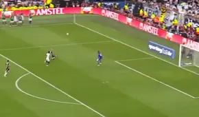 Eduardo Vargas falló imperdonable gol tras blooper de la defensa de Botafogo en la final de la Libertadores