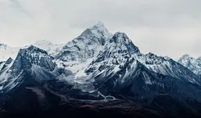 Científicos revelan que el Everest, montaña más grande del mundo, estaría destruyendo la corteza terrestre