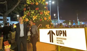 Universidad Privada del Norte enciende árbol navideño en el Festival de Luces y Colores de Trujillo