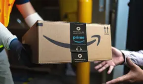 Conductor de Amazon abandona paquetes en el bosque: la presión navideña lo agota en estas fiestas