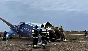 Accidente aéreo en Kazajistán: Azerbaijan Airlines sugiere que avión se estrelló por "interferencias externas"