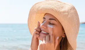 ¿Cómo proteger tu piel del sol en el verano 2025? Aquí tienes 5 tips para cuidarla y evitar enfermedades
