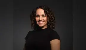 Érika Villalobos en un obra teatral para el debate