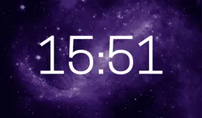 ¿Qué significa ver la hora espejo 15:51 en el reloj?