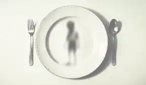 Un plato vacío, consecuencias para siempre, por Mónica Muñoz-Nájar