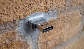 ¿Qué significan las memorias USB incrustadas en las paredes? Esto ocurre si te conectas a ellas