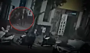 Delincuentes armados roban S/20.000 a mujer que apenas había retirado del banco: cámaras captan violento asalto en Breña