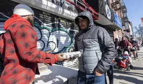 Crisis de huevos en Nueva York: reparto gratuito se agota en solo cinco minutos tras cola de varias horas en Queens