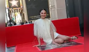 Gal Gadot recibe su estrella en el Paseo de la Fama en medio de protestas