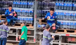 Captan a repartidor de Pepsi bebiendo una Coca Cola y usuarios reaccionan: “Ni Judas se atrevió a tanto”