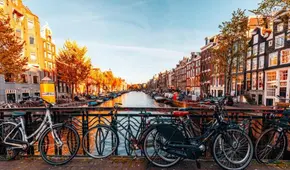 Ámsterdam se convirtió en la capital mundial del ciclismo: ¿por qué utilizan más bicicletas que autos?