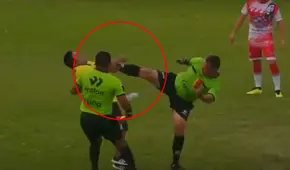 Árbitro metió fuerte patada de lucha libre para evitar ser agredido y partido se suspendió en la Copa Perú