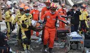 El increíble rescate de una mujer embarazada tras pasar 3 días enterrada bajo los escombros en terremoto de 7,7