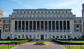 Escándalo en la Universidad de Columbia: Estudiante acusado de lanzar explosivo molotov apagado desde su dormitorio