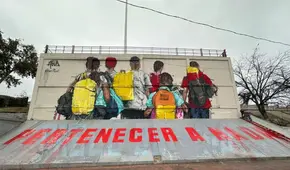 Artista de Colombia pintó un mural en la frontera entre Estados Unidos y México en defensa de los inmigrantes