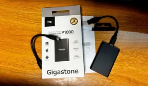 Compra un disco duro "nuevo", pero al conectarlo nota que posee información que vale miles de dólares