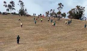 Copa Perú 2025: partido entre AJAX FC y Defensor Santiago de Tucuma causa furor al jugar en una cancha inclinada y a gran altitud