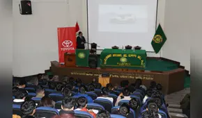 Estudiantes de Ingeniería Eléctrica y Electrónica de la UNCP vivieron una experiencia tecnológica junto a Toyota Perú