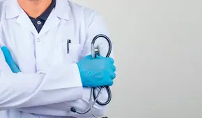 Acusan a médico de asesinar a 15 pacientes y quemar sus casas para borrar evidencias en Alemania