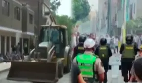 Adultos mayores se atrincheran y prenden fuego a su casa para evitar desalojo por deuda en San Juan de Lurigancho