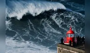 Esta es la playa en Europa más peligrosa del mundo: los surfistas tienen que superar olas de 30 metros de altura