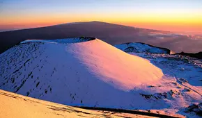 ¿Sabías que hay una montaña en EE. UU. que supera al Everest por más de 1.500 metros?