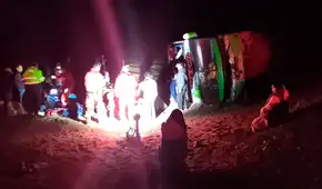 Arequipa: bus se vuelca y deja 21 pasajeros heridos en la vía Panamericana Sur