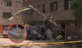 San Juan de Lurigancho: poste colgando genera alarma en los vecinos tras accidente vehicular