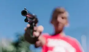 Policía en Nuevo México enfrenta a menores con pistola: el video revela la creciente crisis de seguridad infantil en EEUU