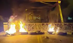 Paro de transportistas en Puno: bloquean puente Internacional de Ilave en protesta contra ola de inseguridad Paro de transportistas en Puno: bloquean puente Internacional de Ilave en protesta contra ola de inseguridad