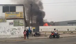 Vecinos de Los Olivos reportan incendio entre las avenidas Alfredo Mendiola y San Bernardo