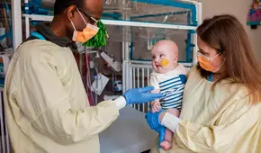 Bebé con enfermedad rara e incurable se convierte en el primer ser humano tratado con una terapia genética personalizada