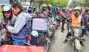 Motociclistas marchan contra el uso de chaleco obligatorio y casco con placa: "Nos están marcando como si fuéramos ganado"