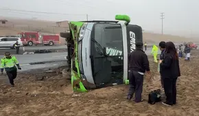 Accidente en Pasamayo: bus de ruta Huaral-Lima se vuelca y pasajeros escapan por las ventanas