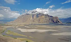 Hallan un ‘río de oro’ con más de 64 toneladas del metal precioso: su valor superaría los mil millones de dólares y podría sacar de la pobreza a este país