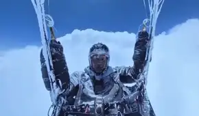 Parapentista chino sobrevive tras ser succionado por una nube y ser arrastrado a más de 8.500 metros de altura