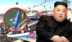 Detectan objetos extraños lanzados por Corea del Norte sobre un buque de guerra dañado, según imágenes satelitales