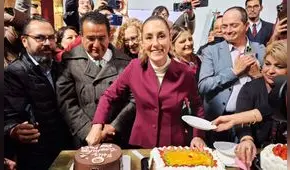 Claudia Sheinbaum celebra su cumpleaños número 63 con regalos, pastel y 'Las Mañanitas' en Palacio Nacional de México