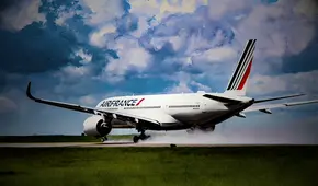 Vuelo de Air France a Chicago hace maniobra de emergencia en medio del océano al no recibir autorización de aterrizaje en EEUU